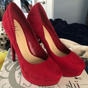 Shi by JOURNEYS Red suede heel